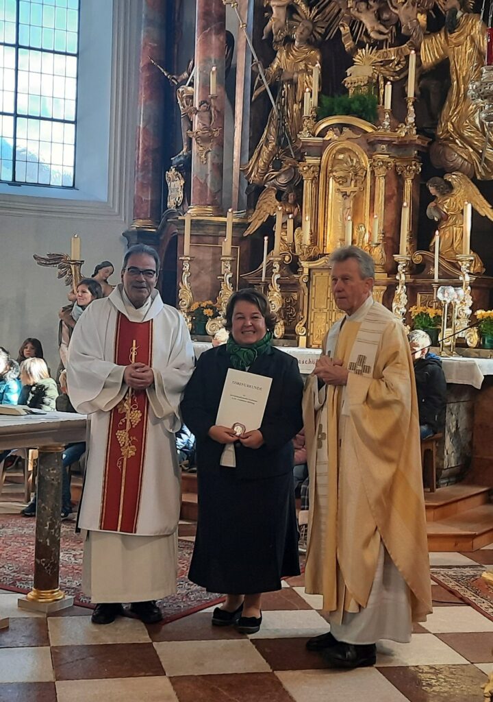 Ilse Grießenauer mit der Michael Haydn Verdiensmedaille