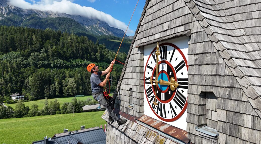 Montage der Turmuhr